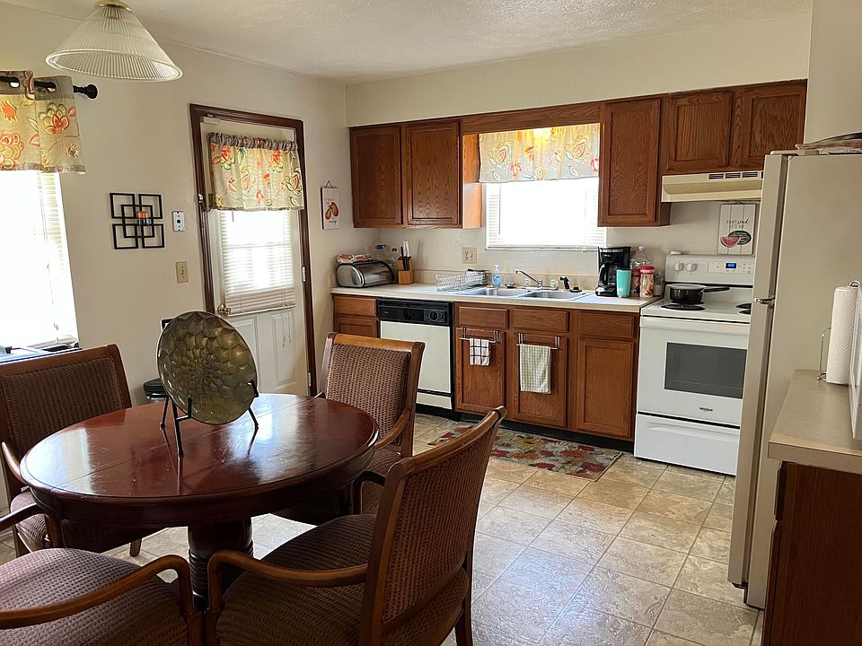 2nd image of 2065 Lynbridge Dr