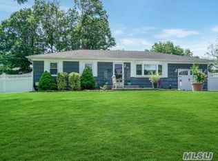 36 Bauss Rd, Nesconset, NY 11767