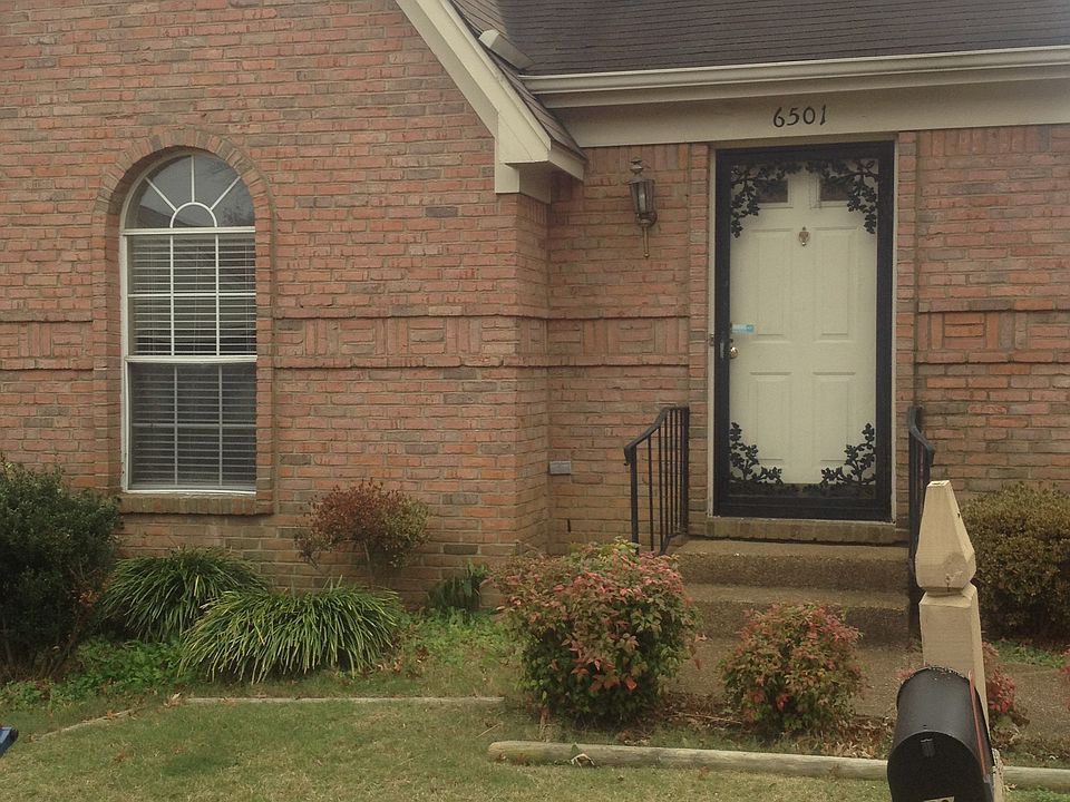 Lovely 2 Story Home for Rent w/ Fireplace!