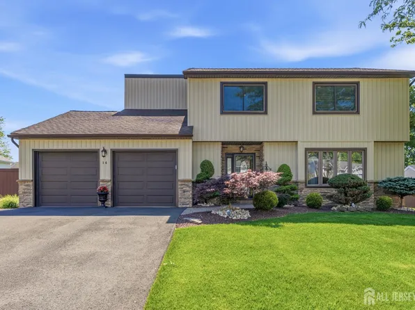 14 Heathrow Ln, Old Bridge, NJ 08857