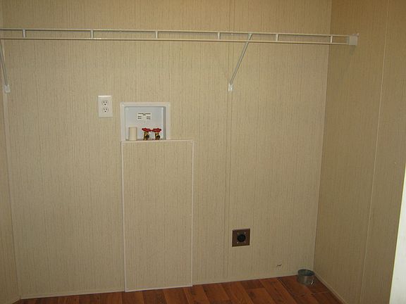 3rd image of 625 Arrow Ln