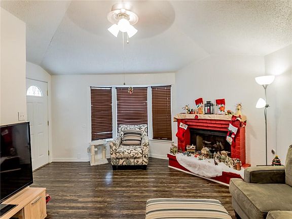 4th image of 10220 Silver Strand Pl