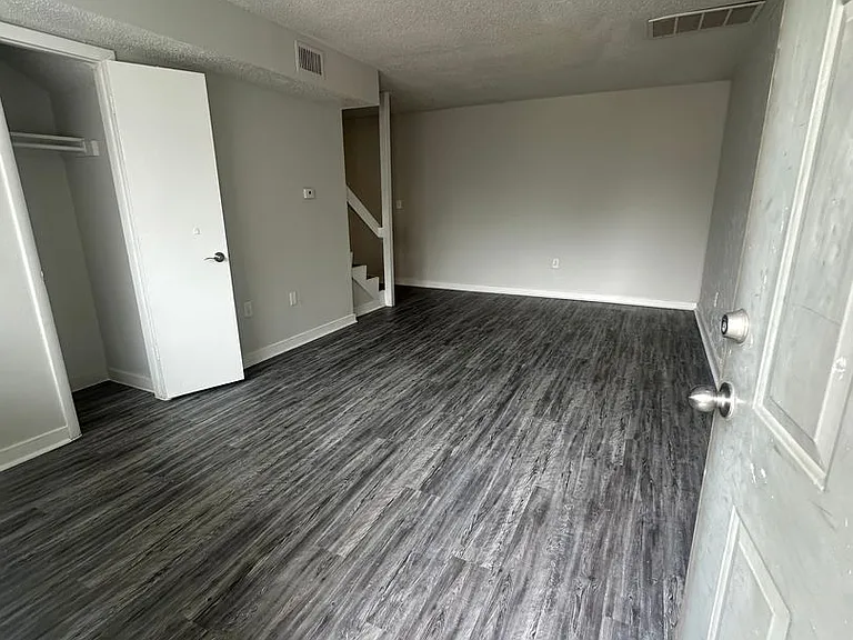 Regency Point Luxury Apartments — Photo 80