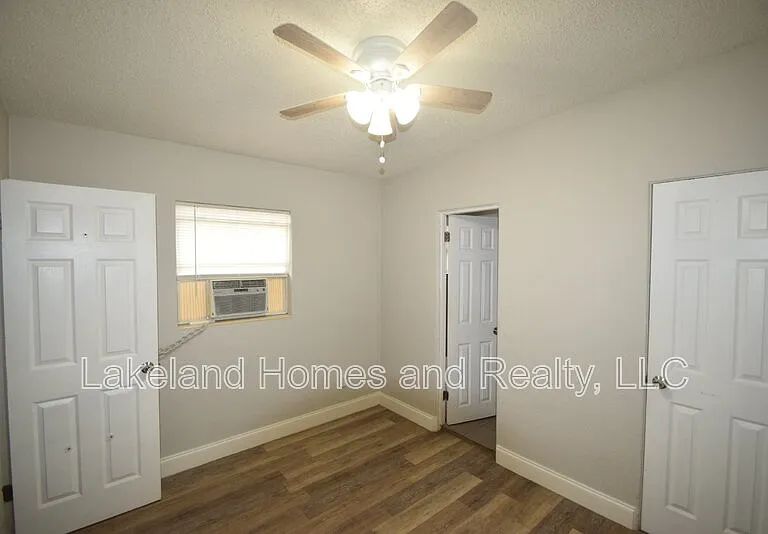 730 26th St NW — Photo 13