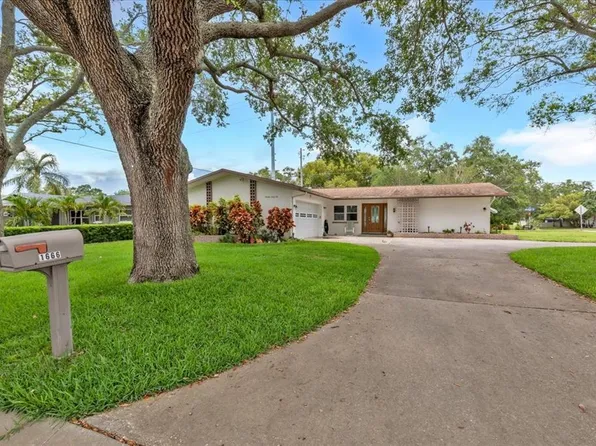 1666 Souvenir Dr, Clearwater, FL 33755