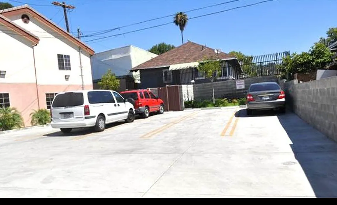 3 bed, 2.5 bath, 1380 sqft, $3,800 — Photo 3