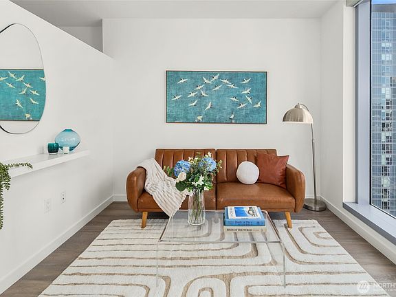 4th image of 800 Columbia Street #1703