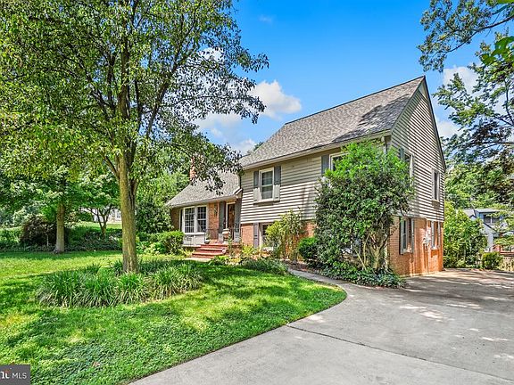 4th image of 910 Croton Dr