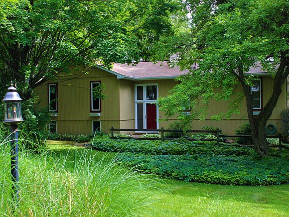 3rd image of 1658 Oxford Cir