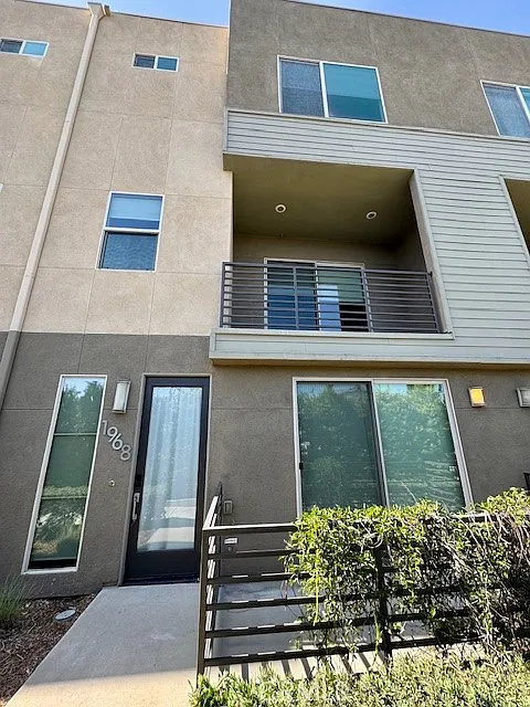 1 bed, 300 sqft, $1,180 — Photo 1