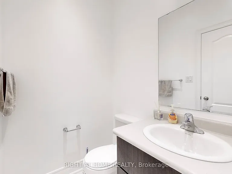 31 Lady Evelyn Cres — Photo 25