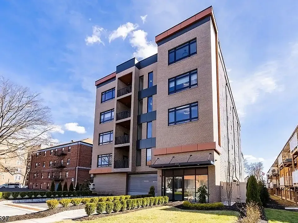 310 W Jersey St #404