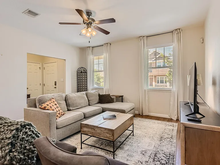 118 Preston Trl — Photo 3