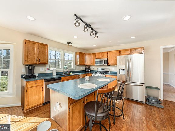 4th image of 10517 Edinburgh Dr