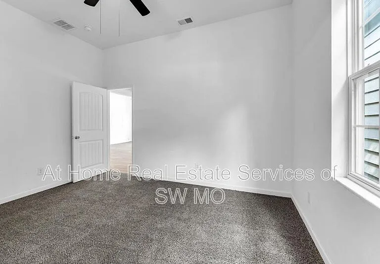 522 S Broadway Ave — Photo 10