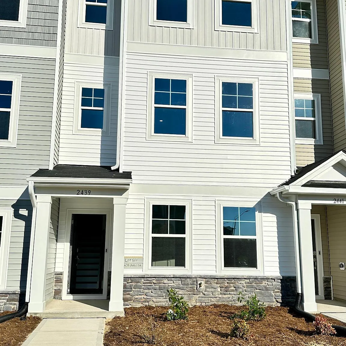 3 bed, 3.5 bath, 1733 sqft, $1,950 — Photo 1