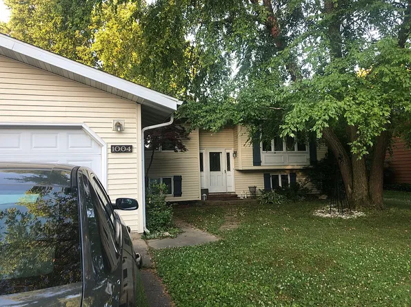 1004 Center St, Mahomet, IL 61853