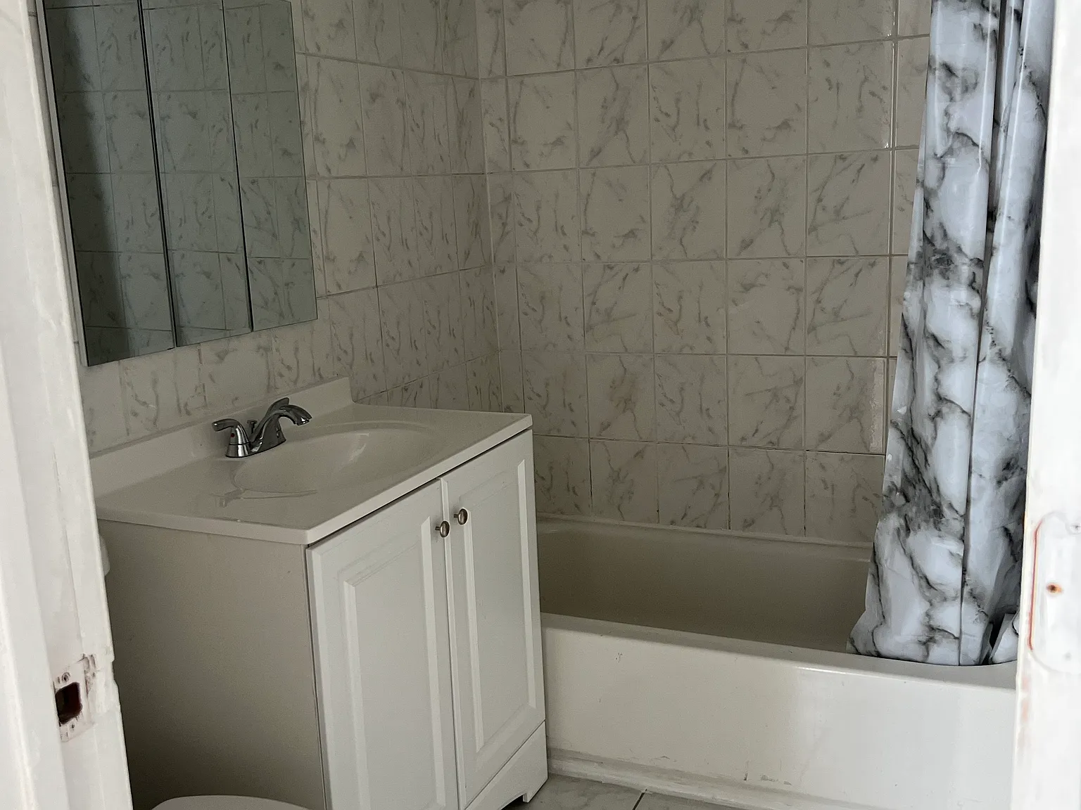 2 bed, 900 sqft, $1,300 — Photo 3
