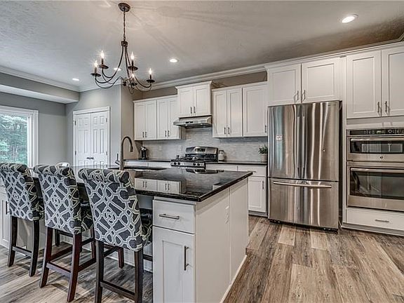 5th image of 137 Alder Dr