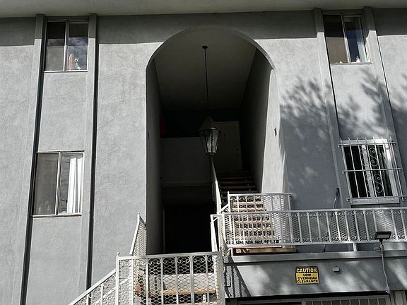 4th image of 10981 Rose Ave