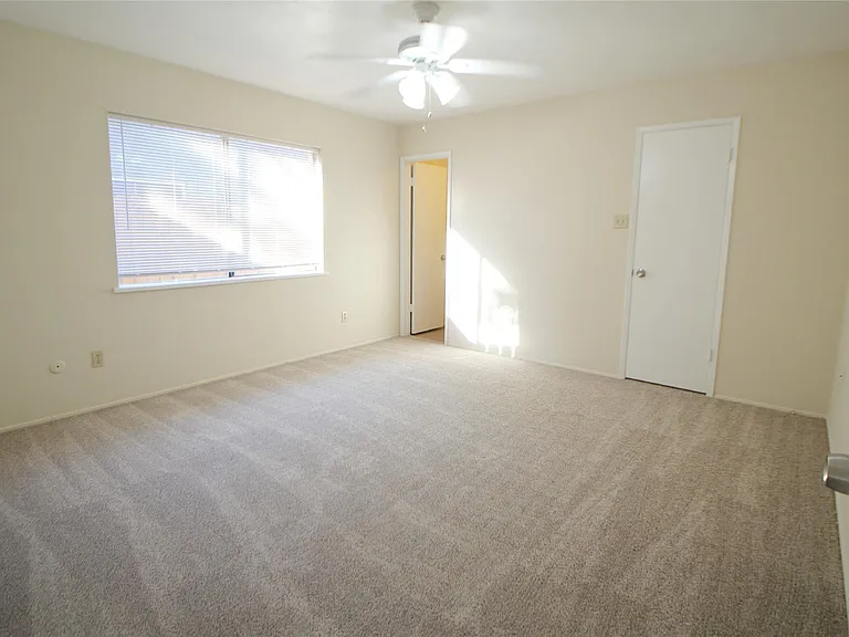 5327 Karenbeth Dr — Photo 6