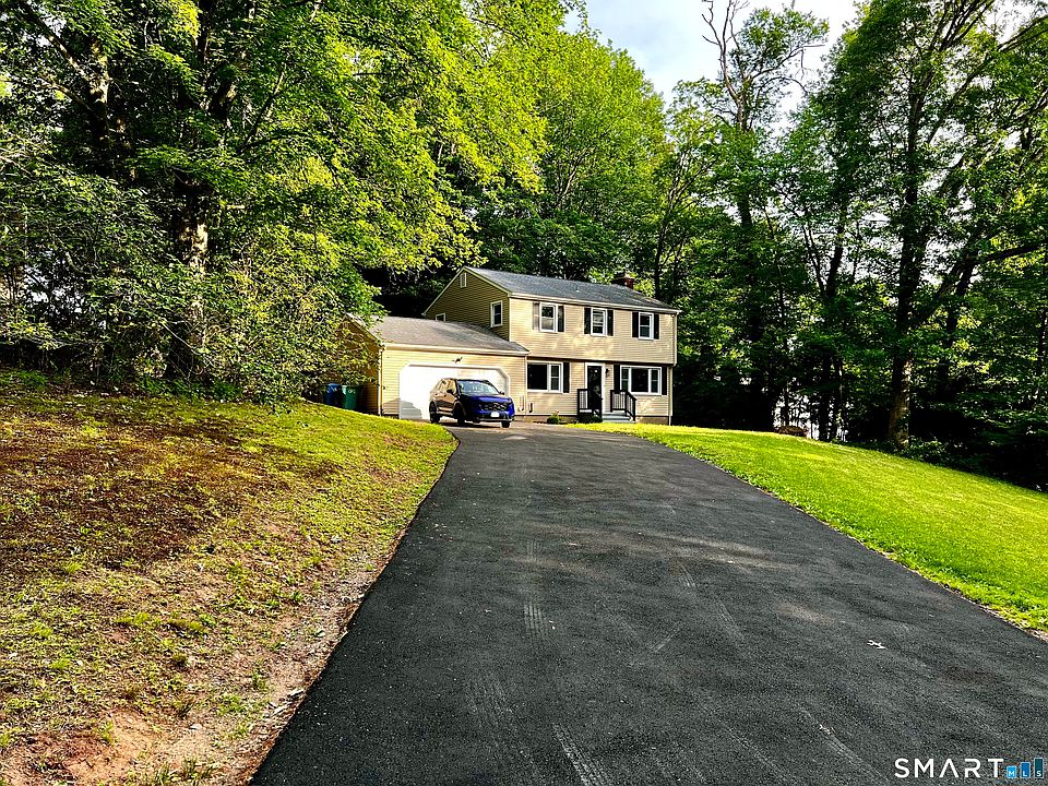 1st image of 32 Forest Court North