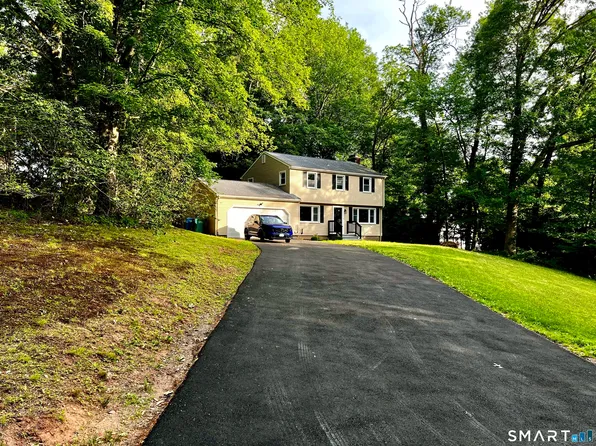 32 Forest Court North, Hamden, CT 06518