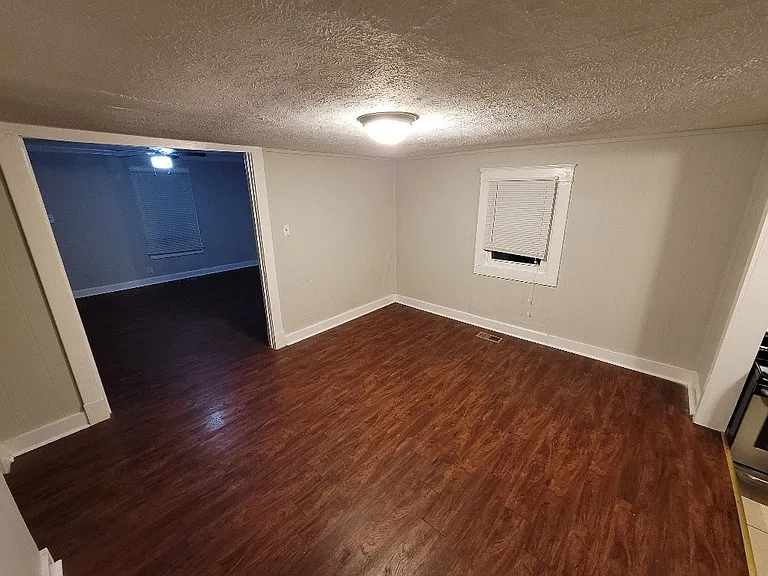 657 James Ave — Photo 10