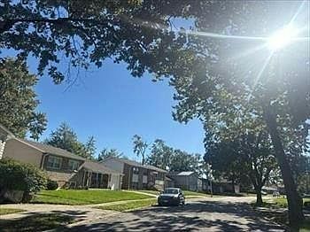 5th image of 2719 Larkspur Ln