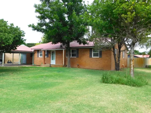 806 W 8th St, Muleshoe, TX 79347