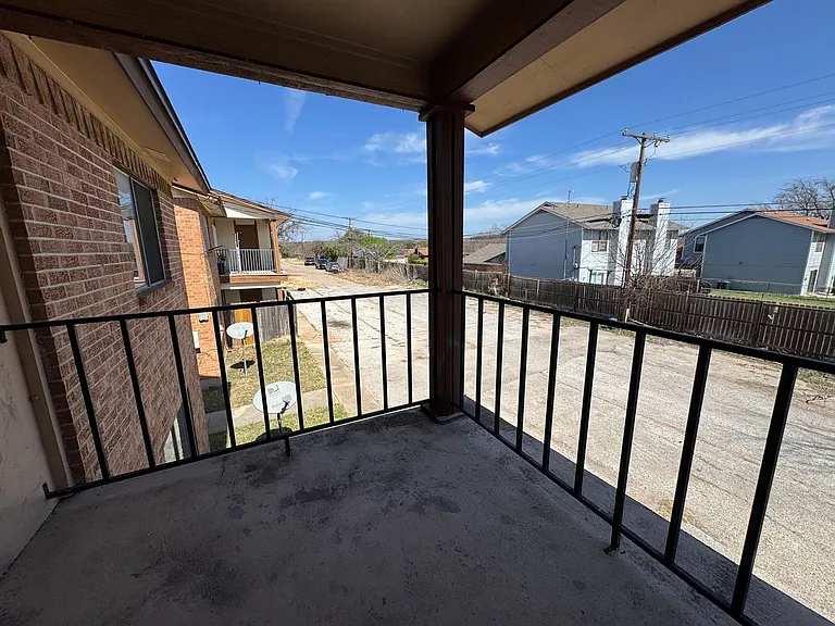 2202 Hunt Dr — Photo 29