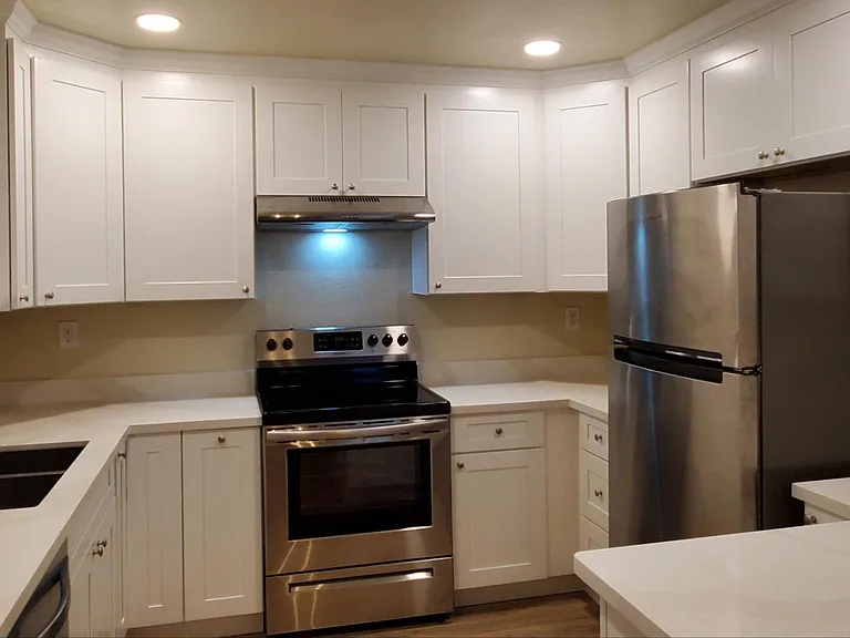 1247 Henderson Ave — Photo 4