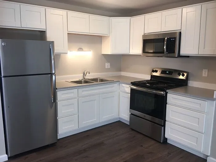 Building Photo - 1395 Stardust St #4