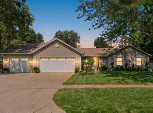 2002 Spruce Ln, Monticello, IL 61856