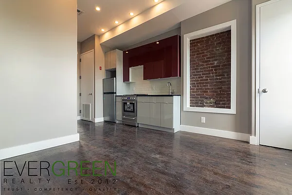 Rented by Evergreen Apartments BK | media 25