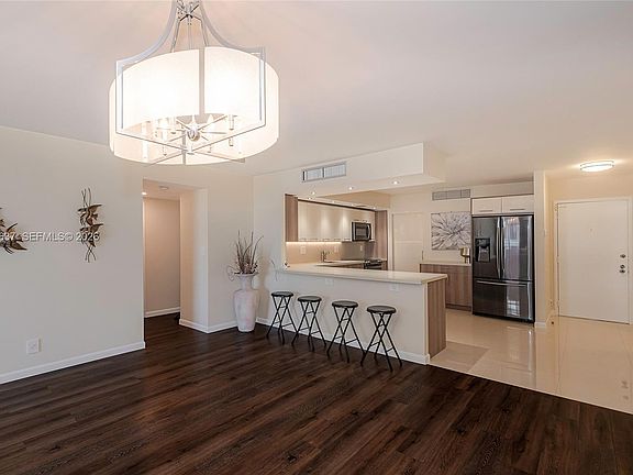 5th image of 600 Three Islands Blvd APT 521