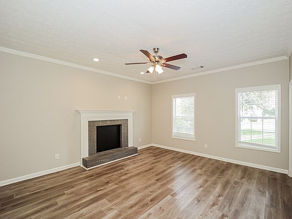 4th image of 220 Chesterfield Ct