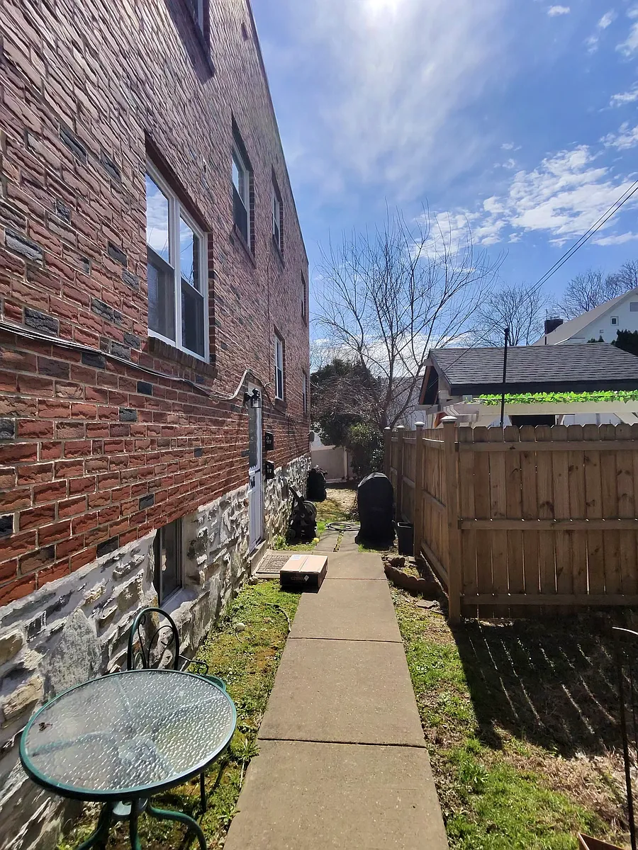 Building Photo - 506 Hoffnagle St #2