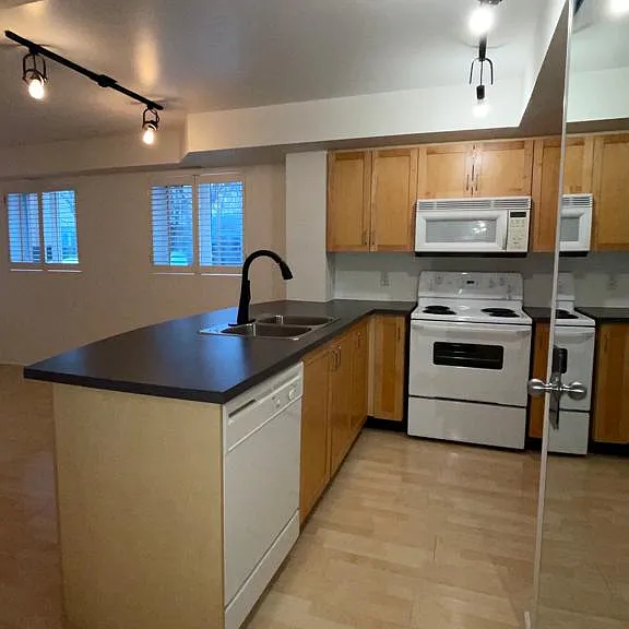208 Niagara St W #Townhouse 27 — Photo 8