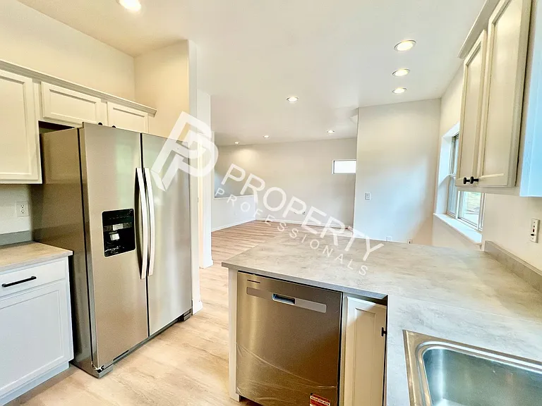 94 Castle Ridge Dr — Photo 8