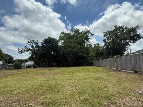 110 S Washington St, Texas City, TX 77591