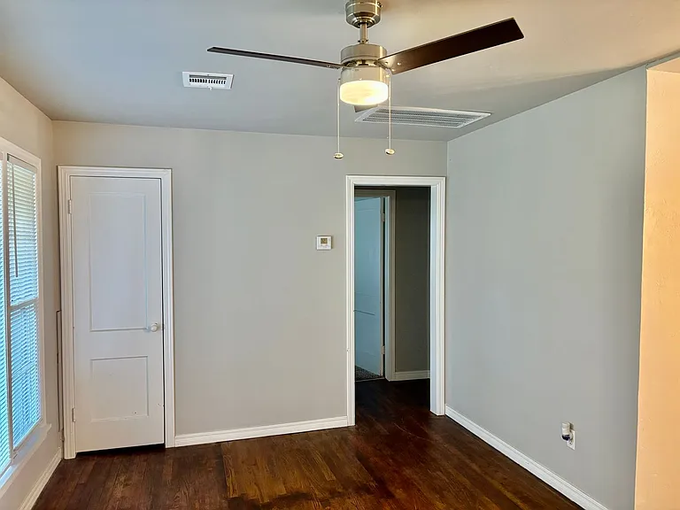1702 W Britton Rd — Photo 8