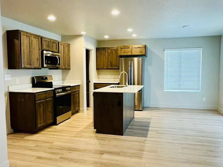 3923 S White Ash Dr — Photo 2