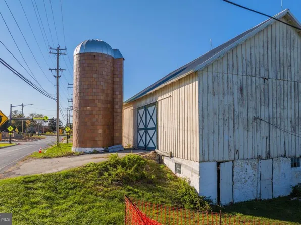 703 E Reeceville Rd, Coatesville, PA 19320