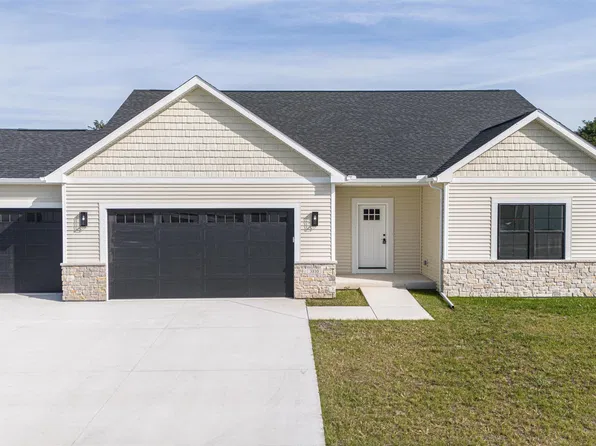 3810 N Woodbury Ln, Janesville, WI 53545