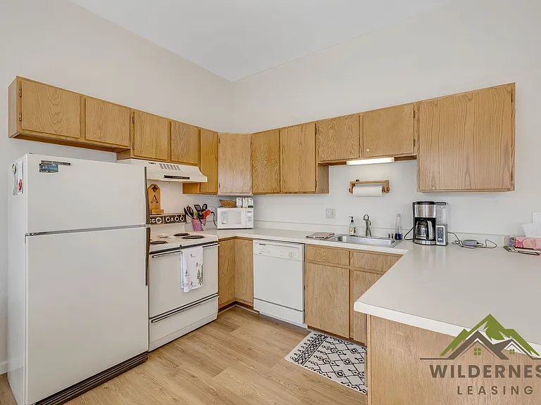 9825 Ryan Gulch Rd #B — Photo 10