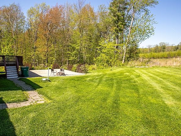 4th image of 38 White Pine Dr