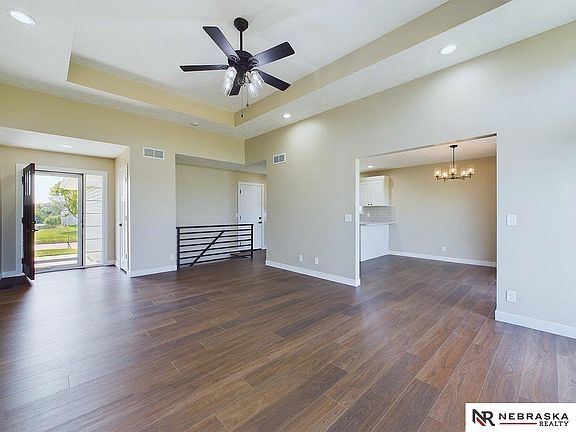 4th image of 14909 Bordeaux Ave