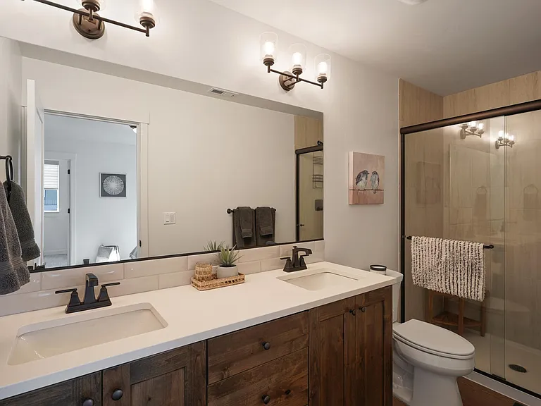 2376 NE Victor Pl — Photo 32