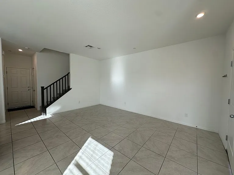 1132 Heliodor Ave — Photo 24